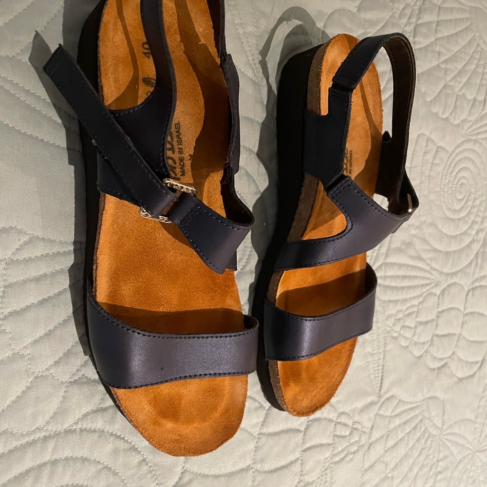 Naot Women’s Navy Leather Sandals 40/US 8.5-9